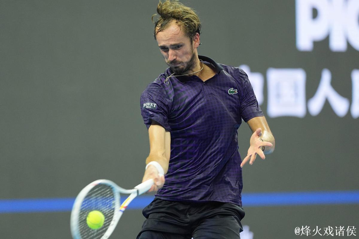 梅德韦杰夫决胜盘退赛 勒纳-钱首次晋级巡回赛决赛