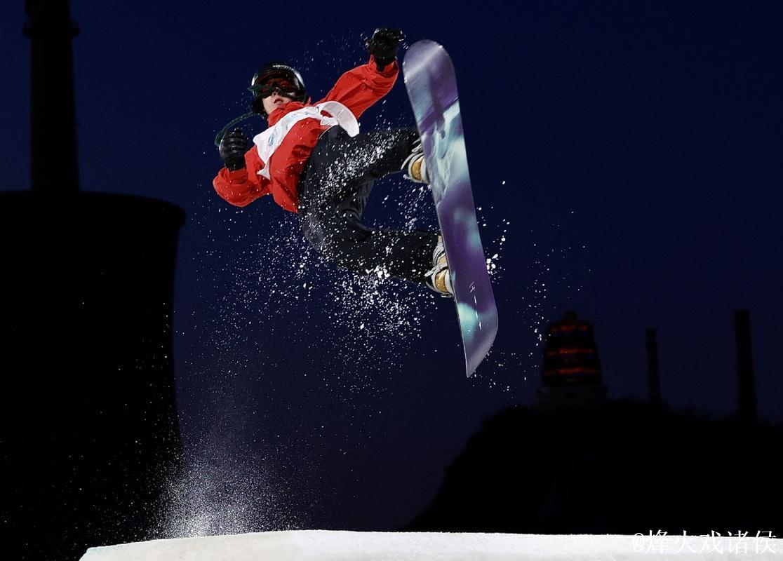 苏翊鸣高难动作震撼全场,打破吉尼斯世界纪录 苏翊鸣高难动作震撼全场,打破吉尼斯世界纪录